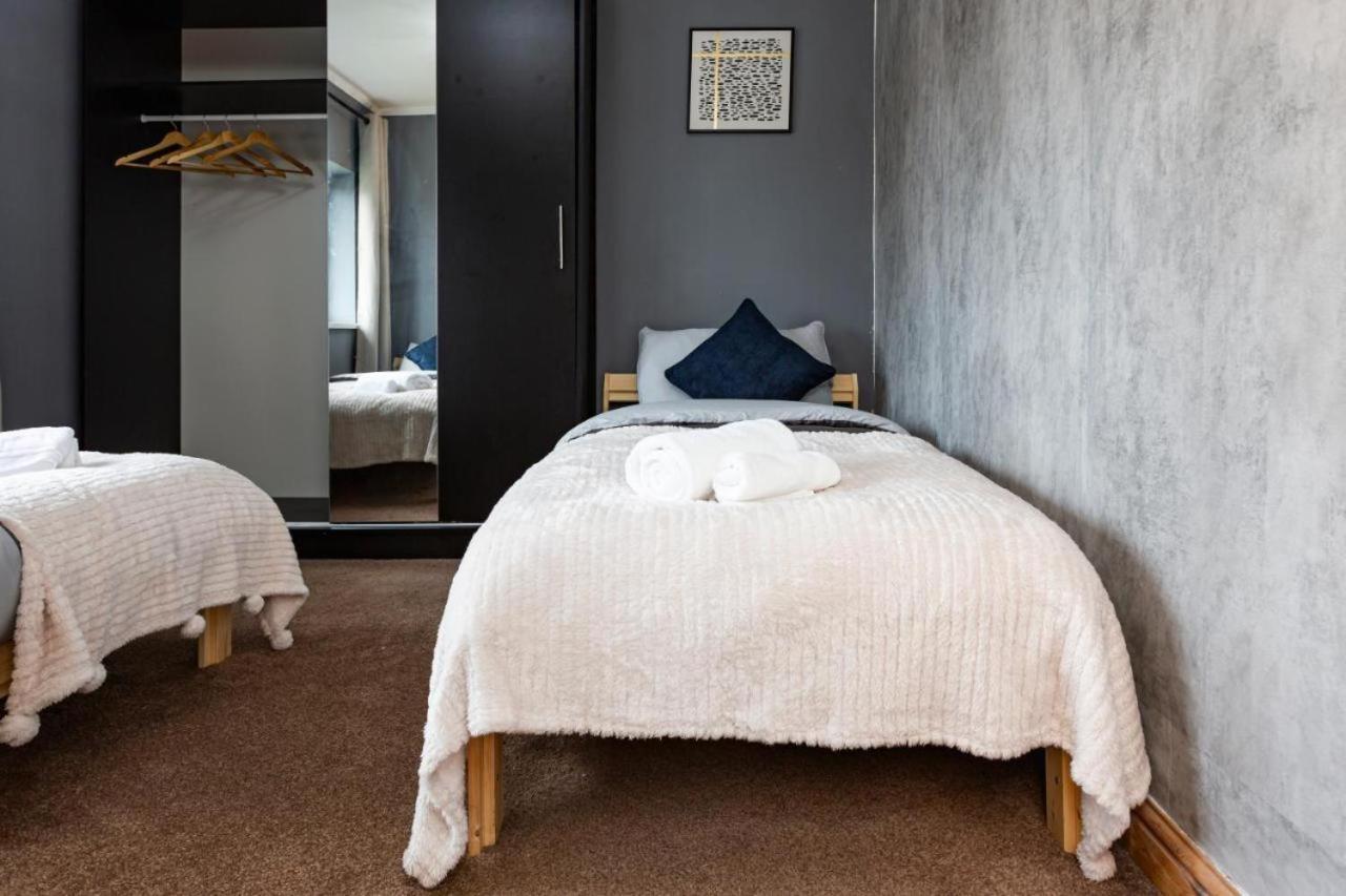 Amesbury Modern Comforts A 3-bedroom Sanctuary Nottingham