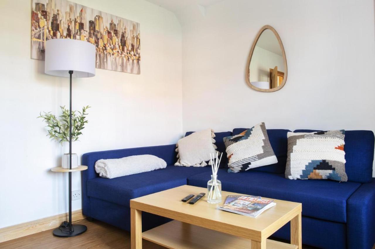 Amesbury Modern Comforts A 3-bedroom Sanctuary *