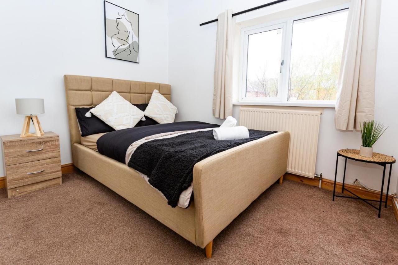 Amesbury Modern Comforts A 3-bedroom Sanctuary Nottingham