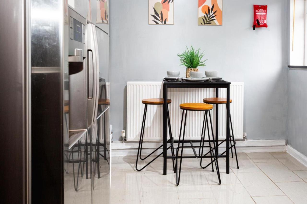 Holiday home Amesbury Modern Comforts A 3-bedroom Sanctuary *
