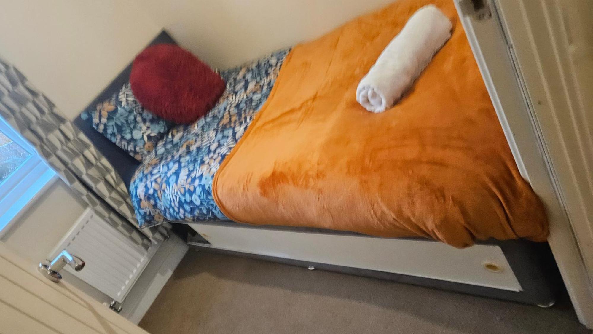 Immaculate 3 Bedroom Property. Casa de férias Nottingham