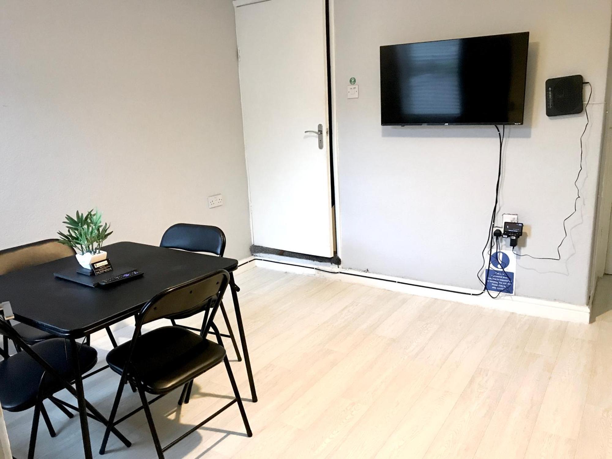 Harcourt Road Apartment *