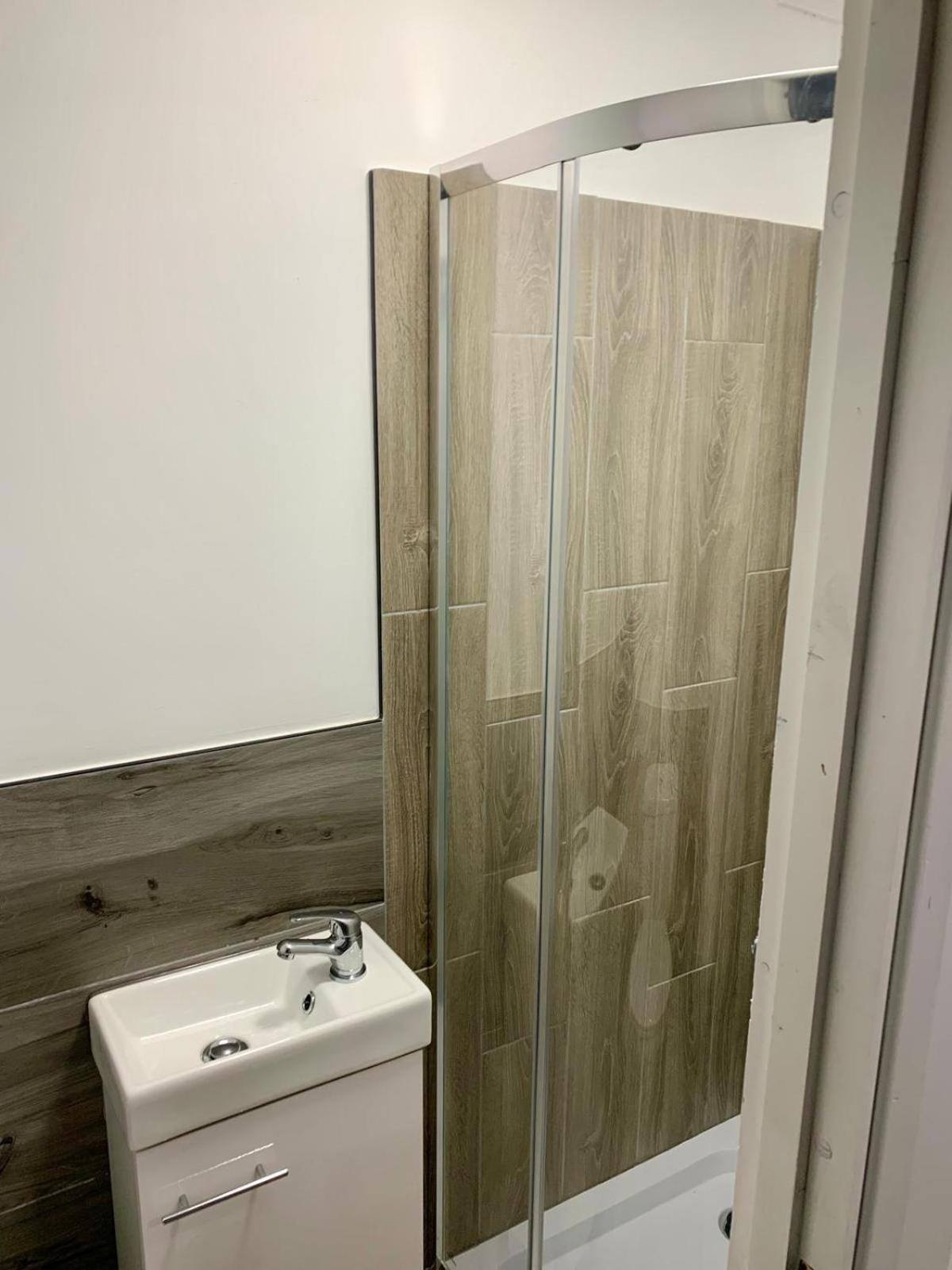 M4m Rooms- Ng8 5np 1 *