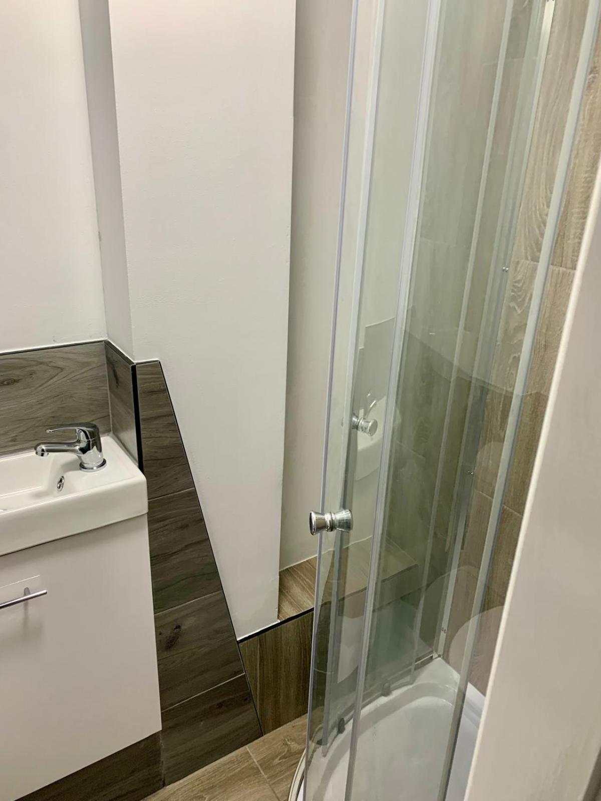 M4m Rooms- Ng8 5np 1 Guest house