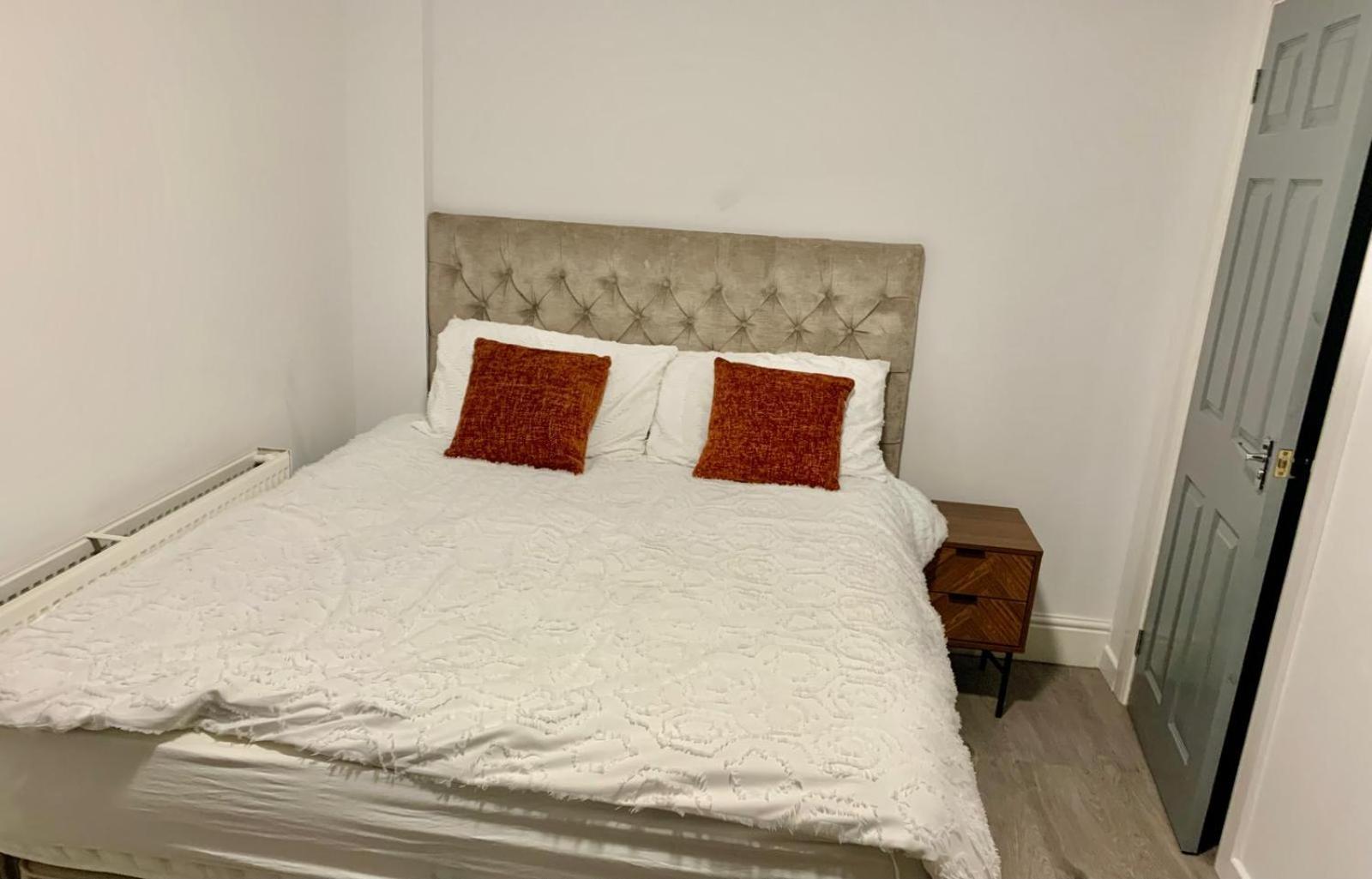Guest house M4m Rooms- Ng8 5np 1
