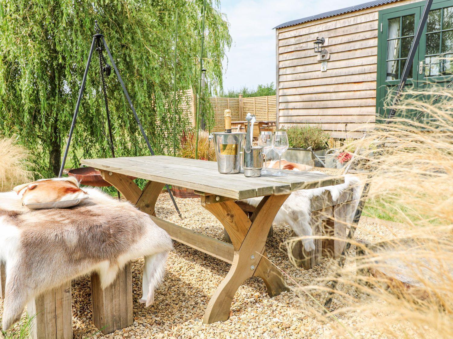 Poppie's Shepherds Hut At Shepherds * Nottingham