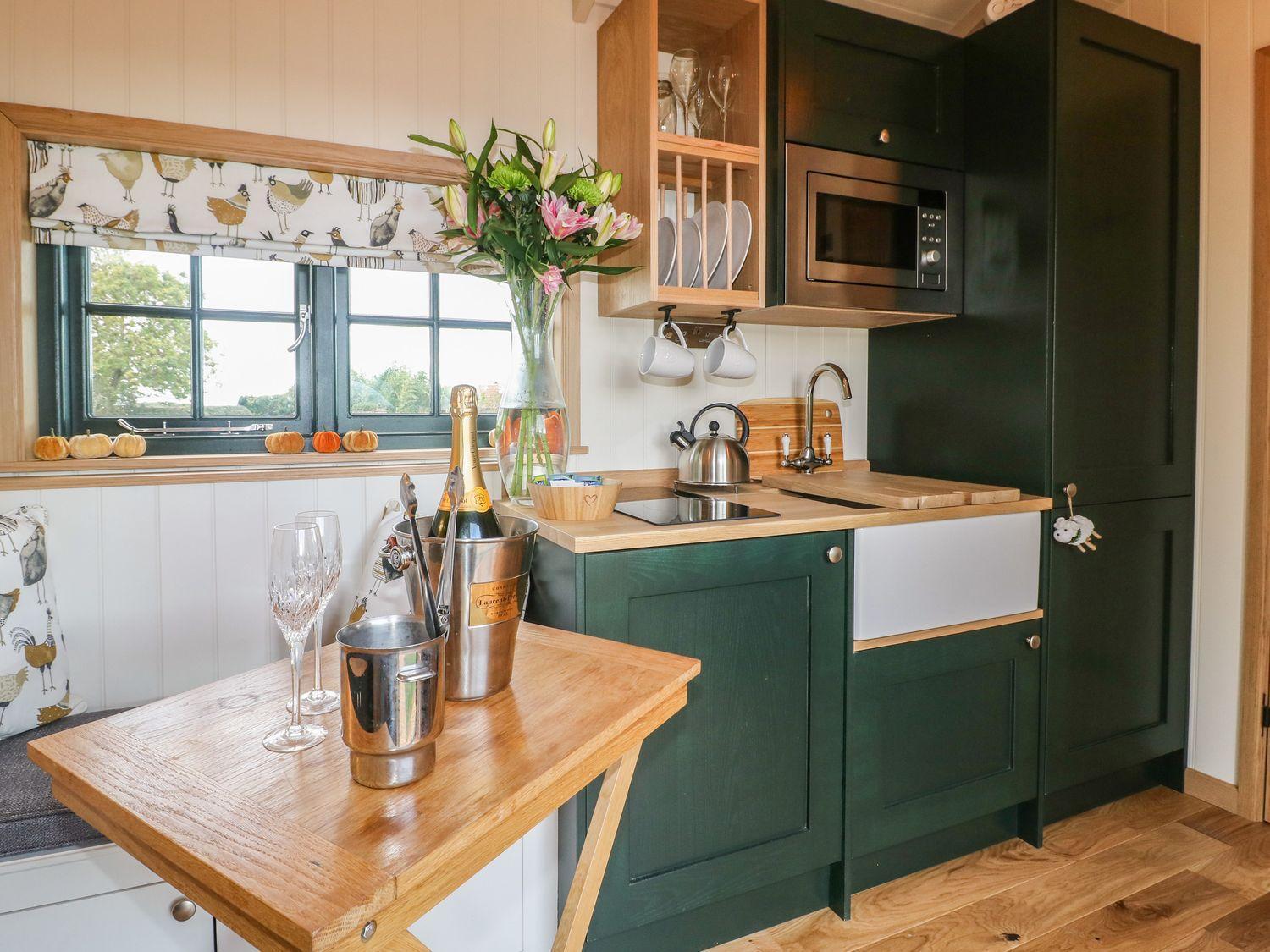 Holiday home Poppie's Shepherds Hut At Shepherds *