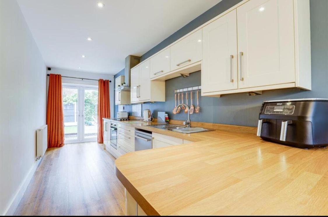 Charming 4-bedroom Bedford Nottingham