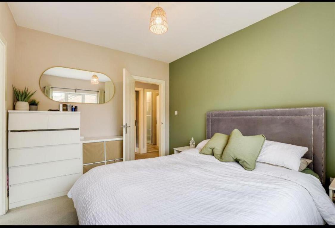Charming 4-bedroom Bedford Nottingham