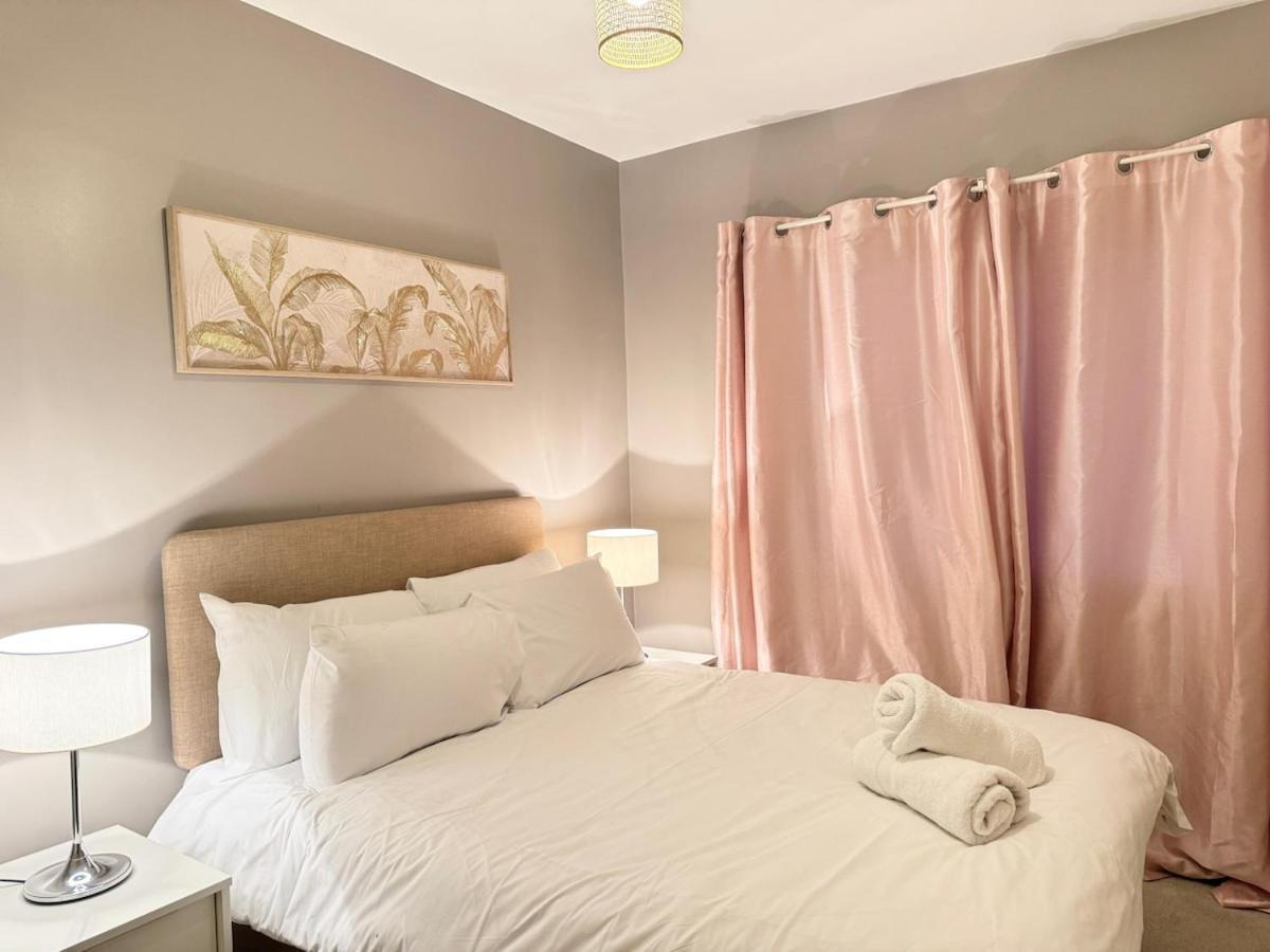Holiday home Charming 4-bedroom Bedford Nottingham