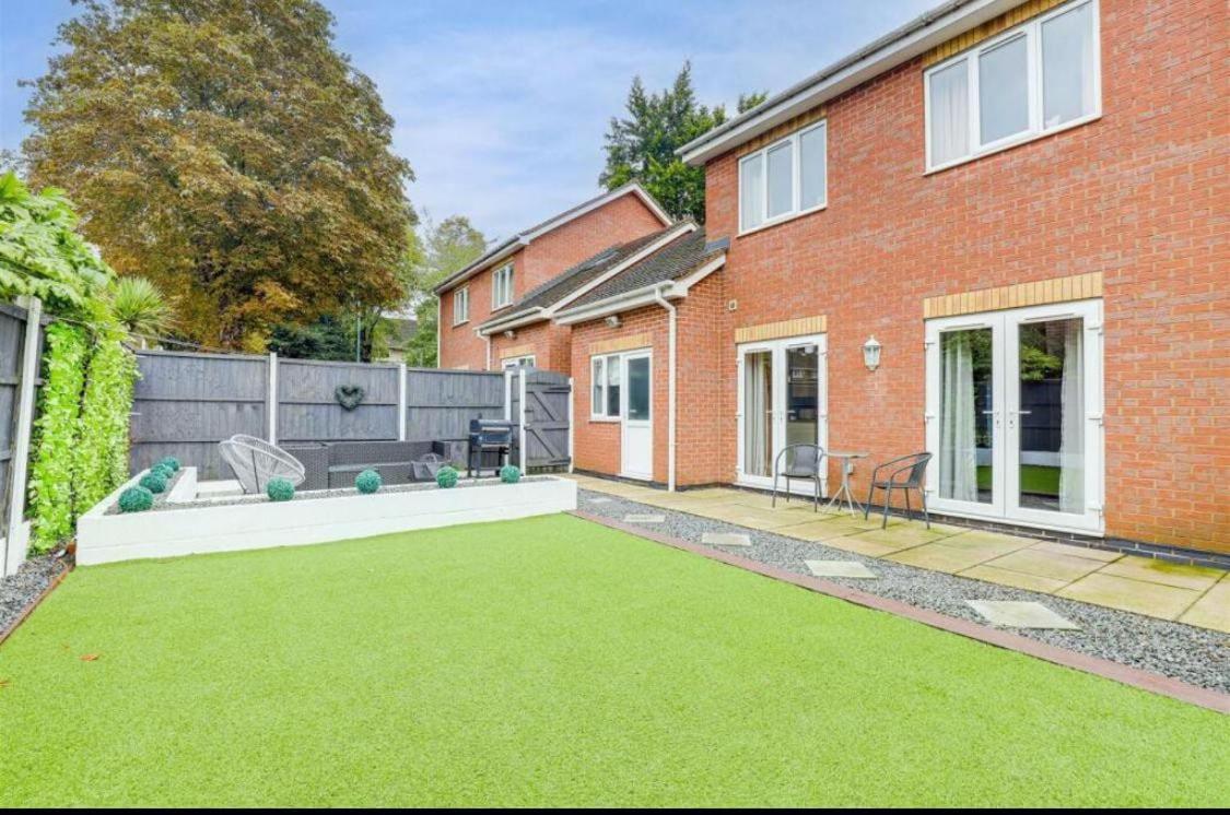 Charming 4-bedroom Bedford