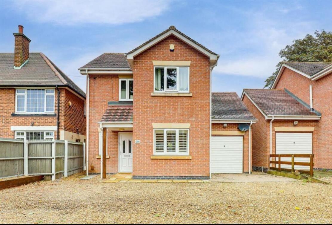 Holiday home Charming 4-bedroom Bedford