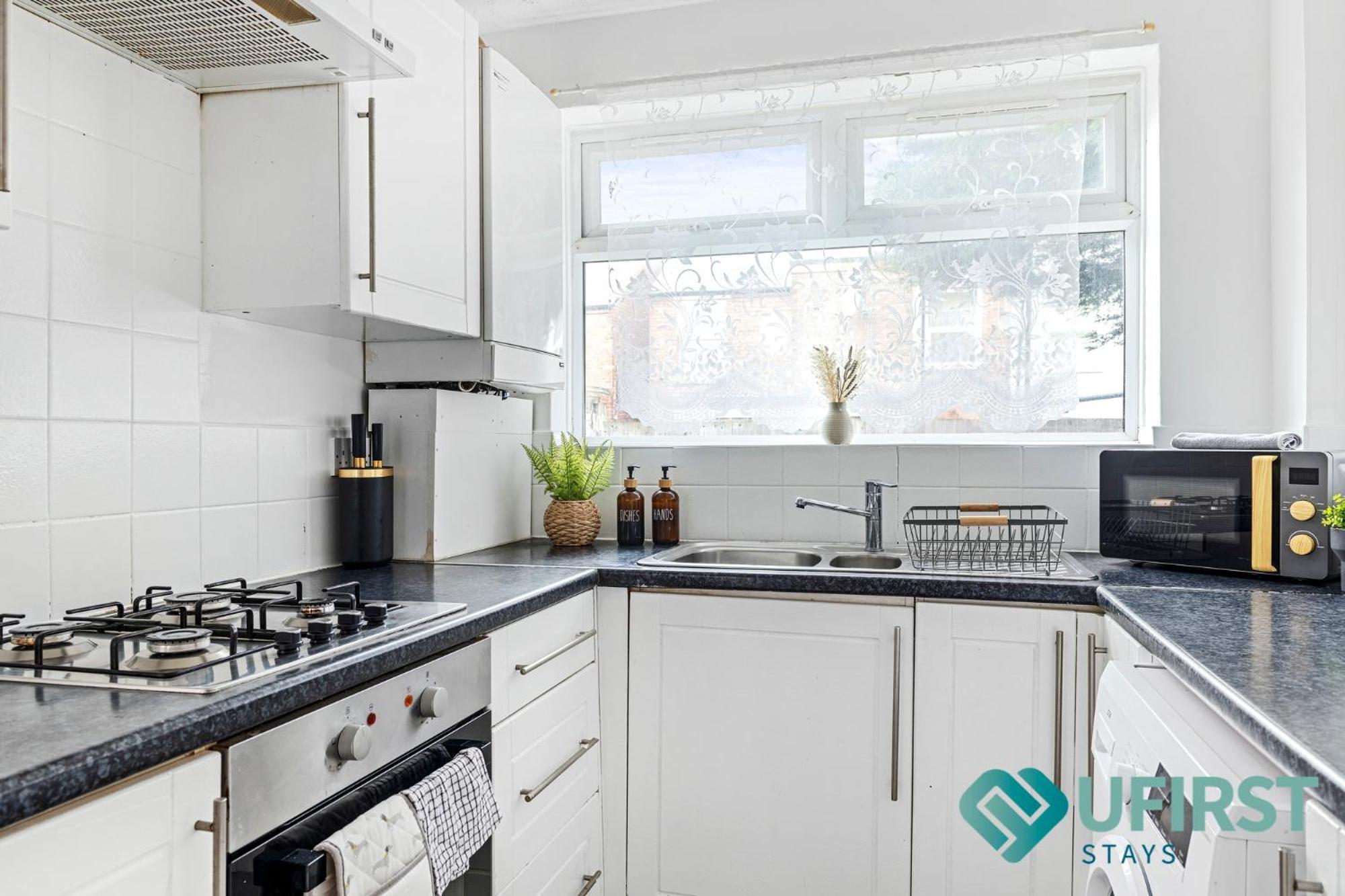 Apartment Restful 4-Bed Villa - Near City Centre, Hyson Green Market, Forest Rec, Arboretum & Tram Links Nottingham