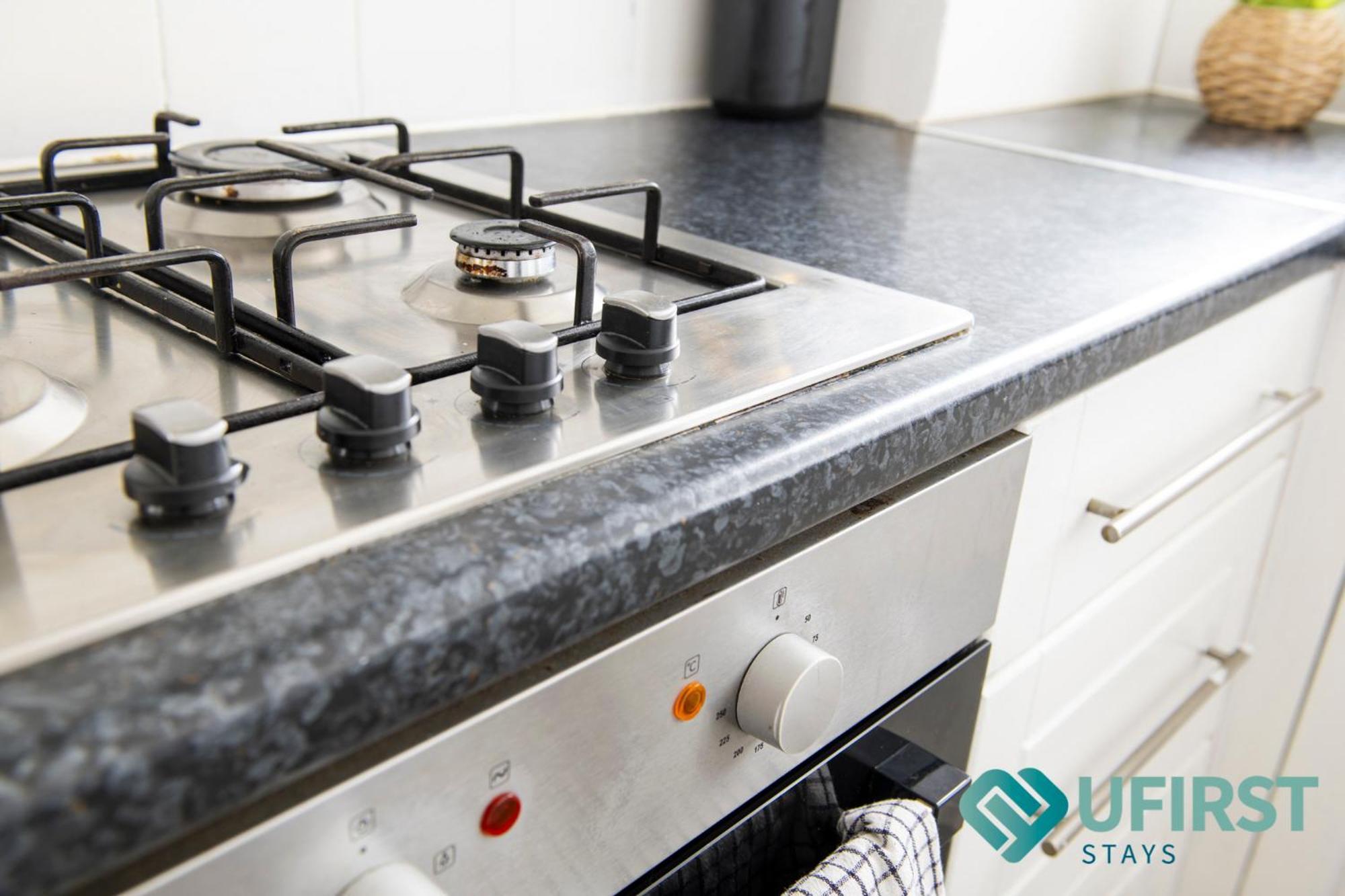 Restful 4-Bed Villa - Near City Centre, Hyson Green Market, Forest Rec, Arboretum & Tram Links