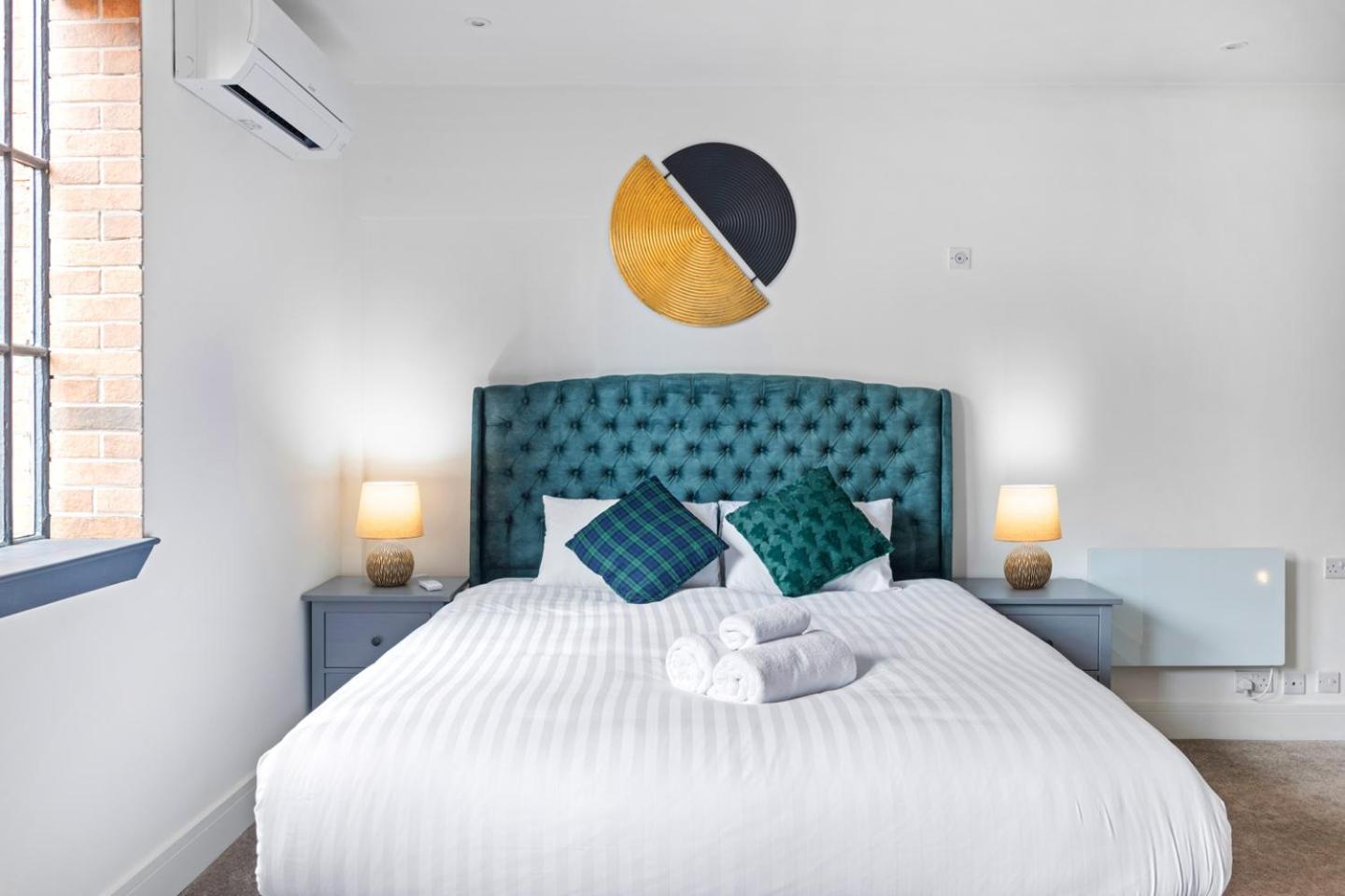 Luxury 2-bed With Parking & Terrace * Nottingham