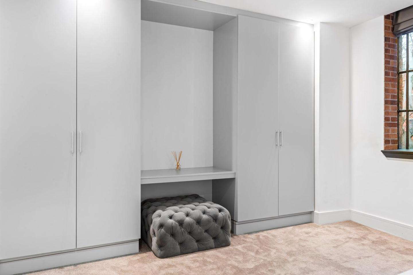 Luxury 2-bed With Parking & Terrace Nottingham