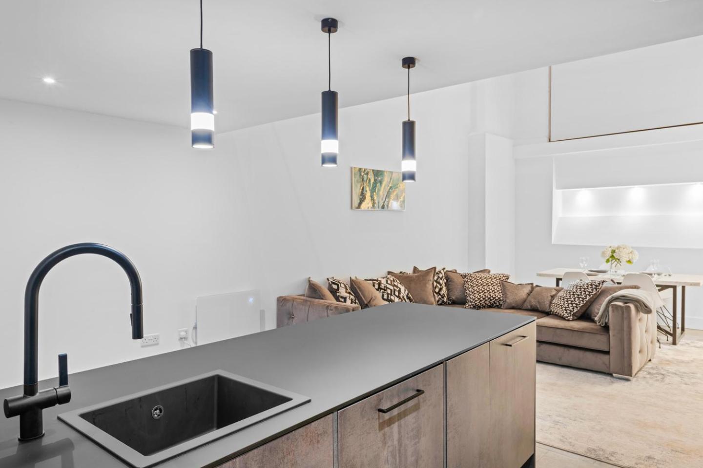 Apartment Luxury 2-bed With Parking & Terrace
