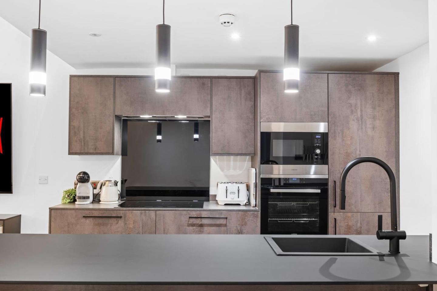 Apartment Luxury 2-bed With Parking & Terrace *