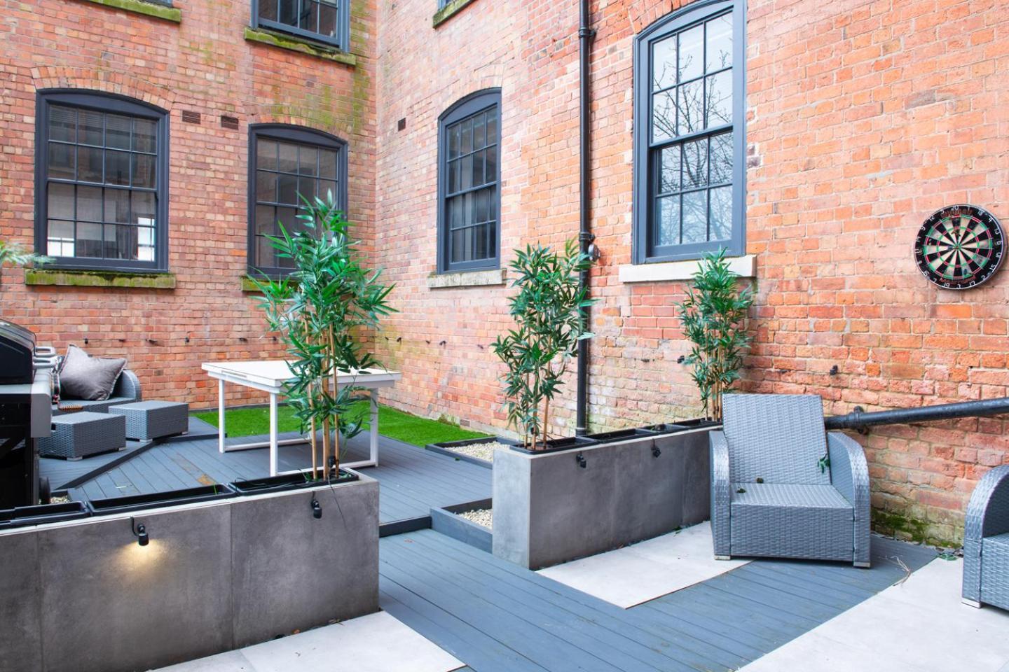 Luxury 2-bed With Parking & Terrace Apartment Nottingham