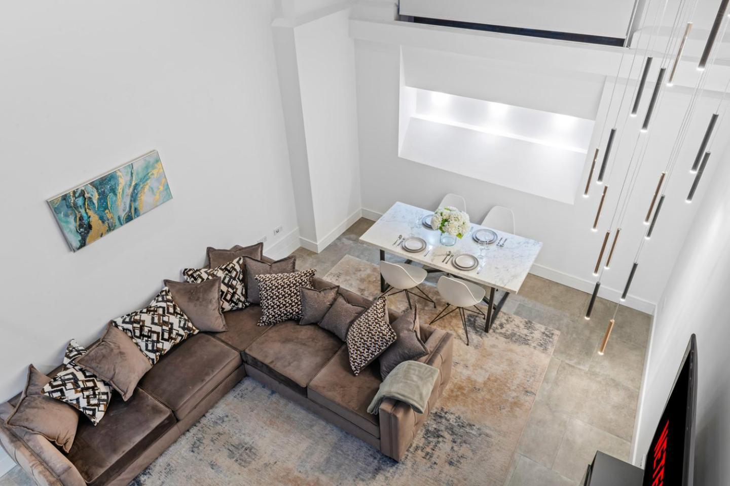 Luxury 2-bed With Parking & Terrace *