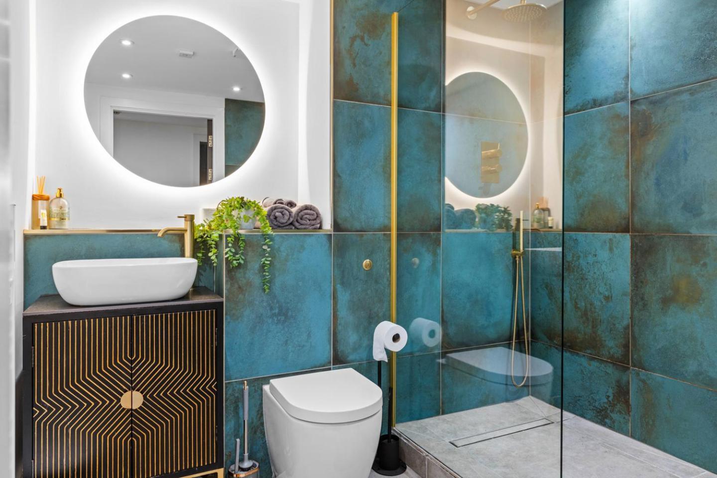 Apartment Luxury 2-bed With Parking & Terrace