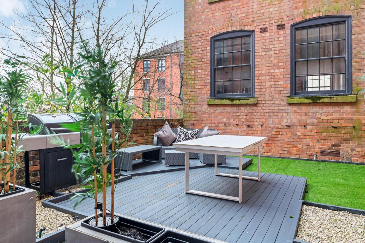 Apartment Luxury 2-bed With Parking & Terrace Nottingham