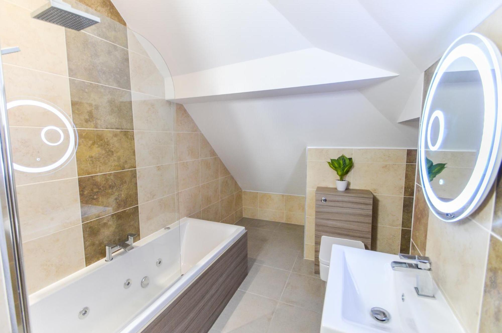 Apartment Luxury 2 Bed, 2 Bath Centre *