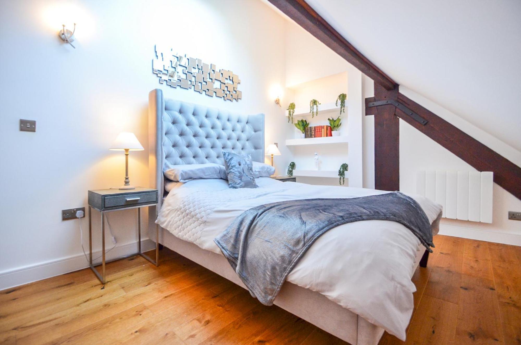 Apartment Luxury 2 Bed, 2 Bath Centre *