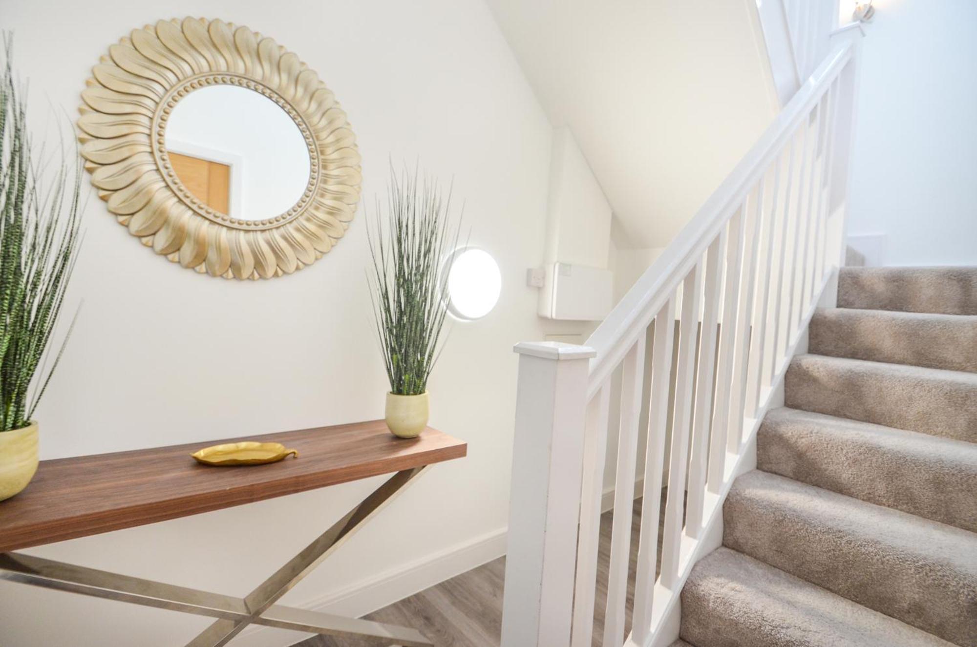 Luxury 2 Bed, 2 Bath Centre *