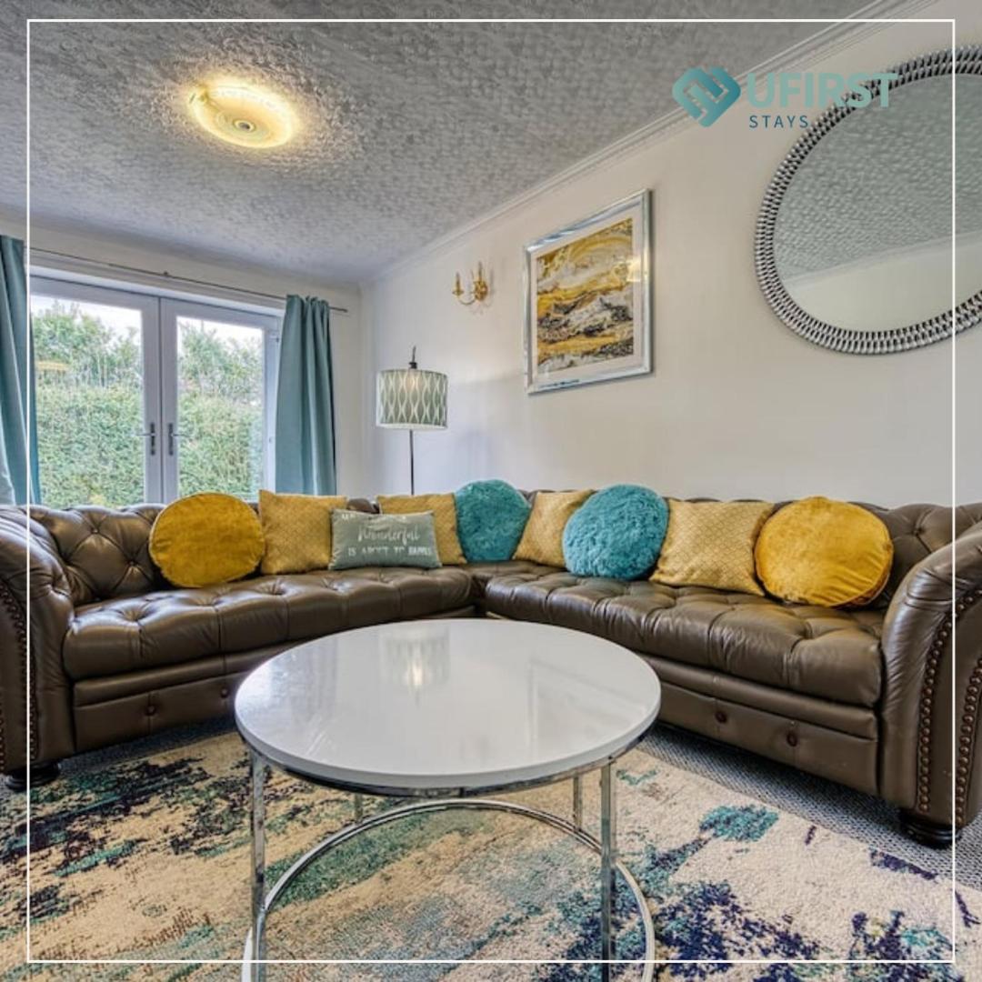Your Peaceful Escape 8-Bedroom Home In Nottingham - Near City Hospital, Sherwood & Close To City Centre Apartment