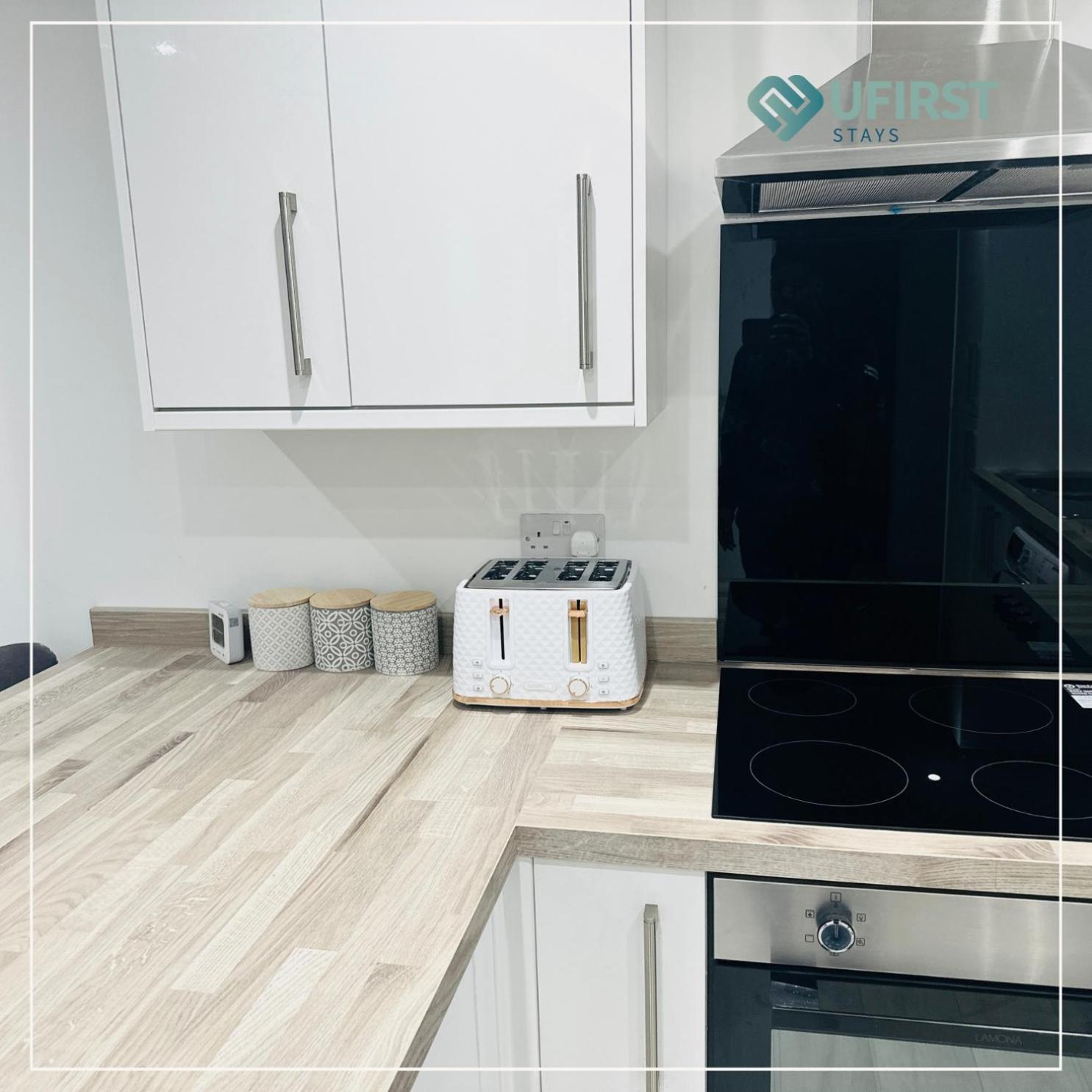 Luxury Meets Ease 4-Bed Home In Gedling - Near Colwick Country Park, Victoria Retail Park, City Centre & Nottingham Racecourse Apartment Nottingham