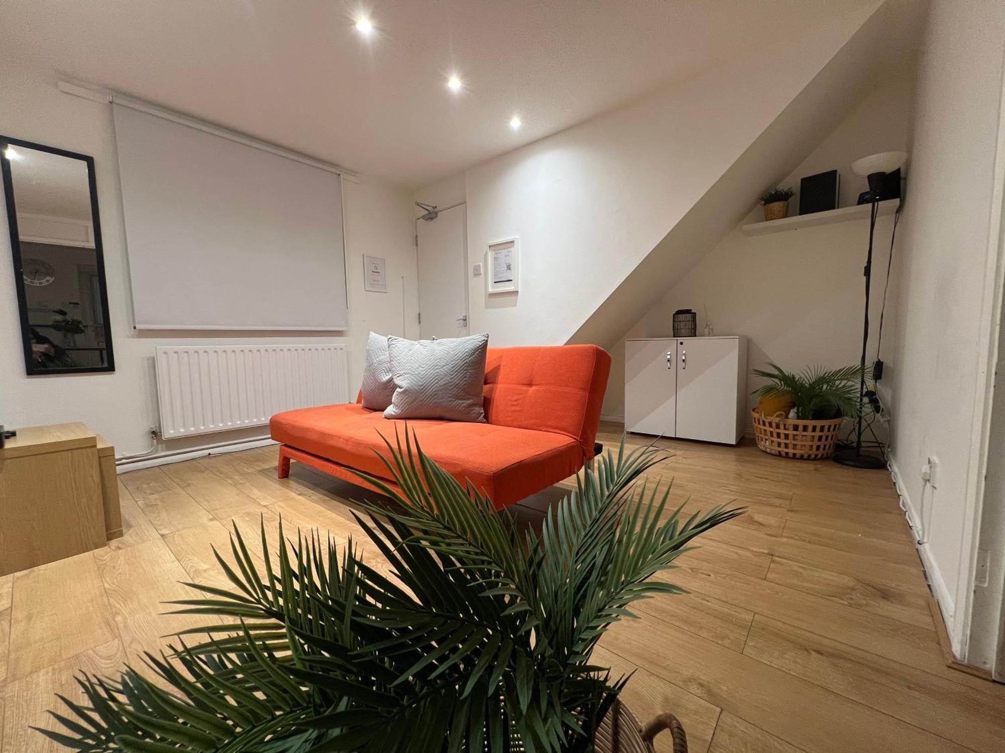 Comfortable 2 Bedroom House Perfect For Business And Leisure Free Wifi Free Parking Spot