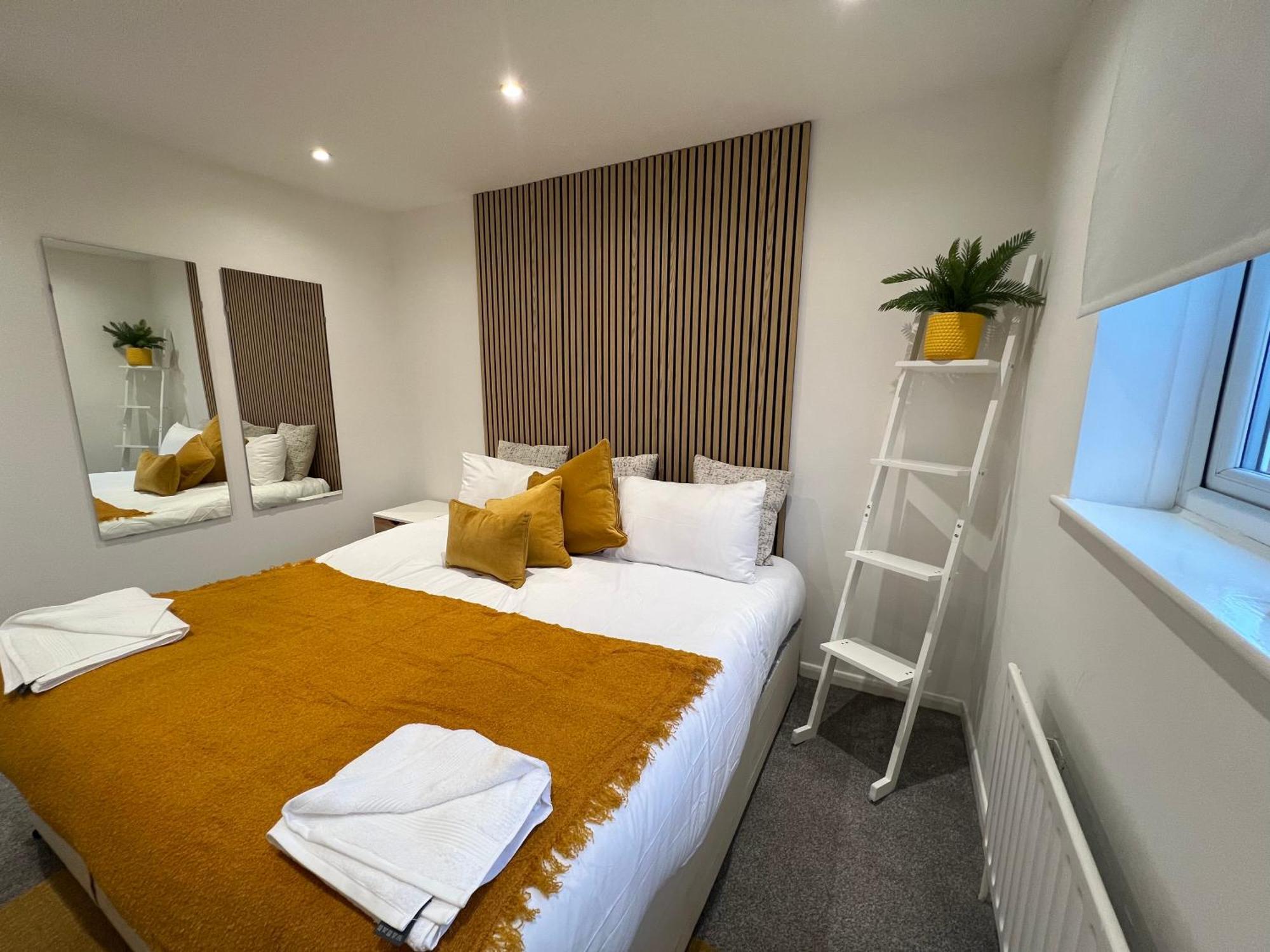 Holiday home Comfortable 2 Bedroom House Perfect For Business And Leisure Free Wifi Free Parking Spot