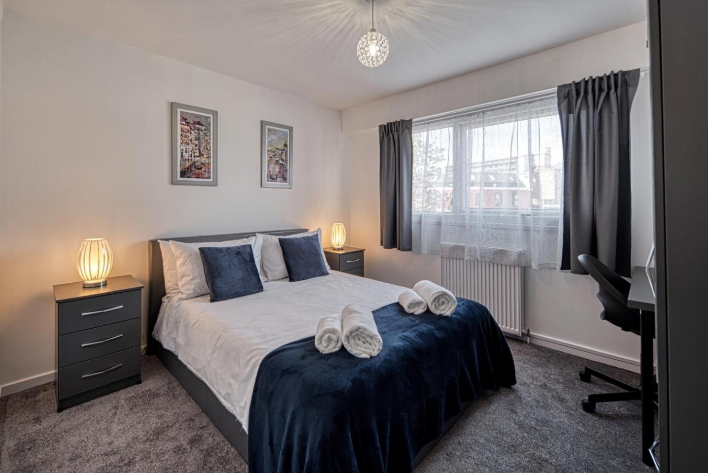 3 Bed House With Driveway *