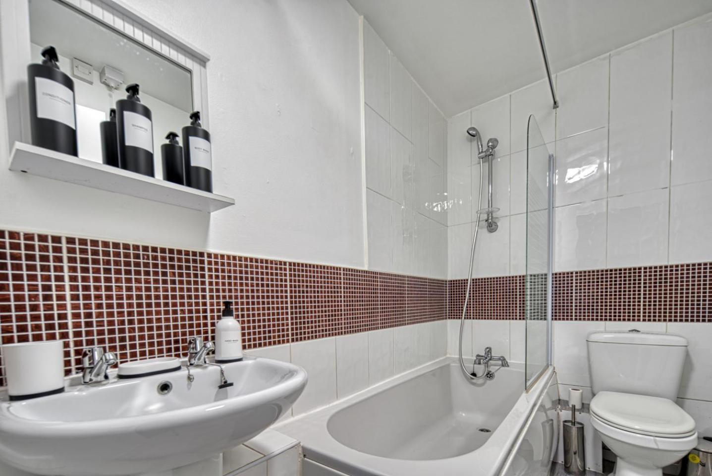 3 Bed House With Driveway Holiday home