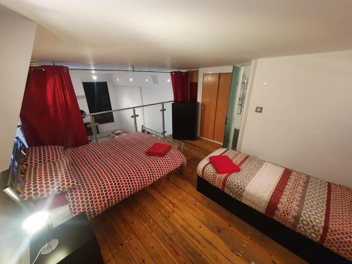 Centre 2 Double Bedrooms Duplex With 6 Proper Beds - Location, Close To Victoria Centre Shopping Centre With Two Bathrooms And Kitchen In Thurland Street - Parking Five Pounds A Day, Cars And Vans *