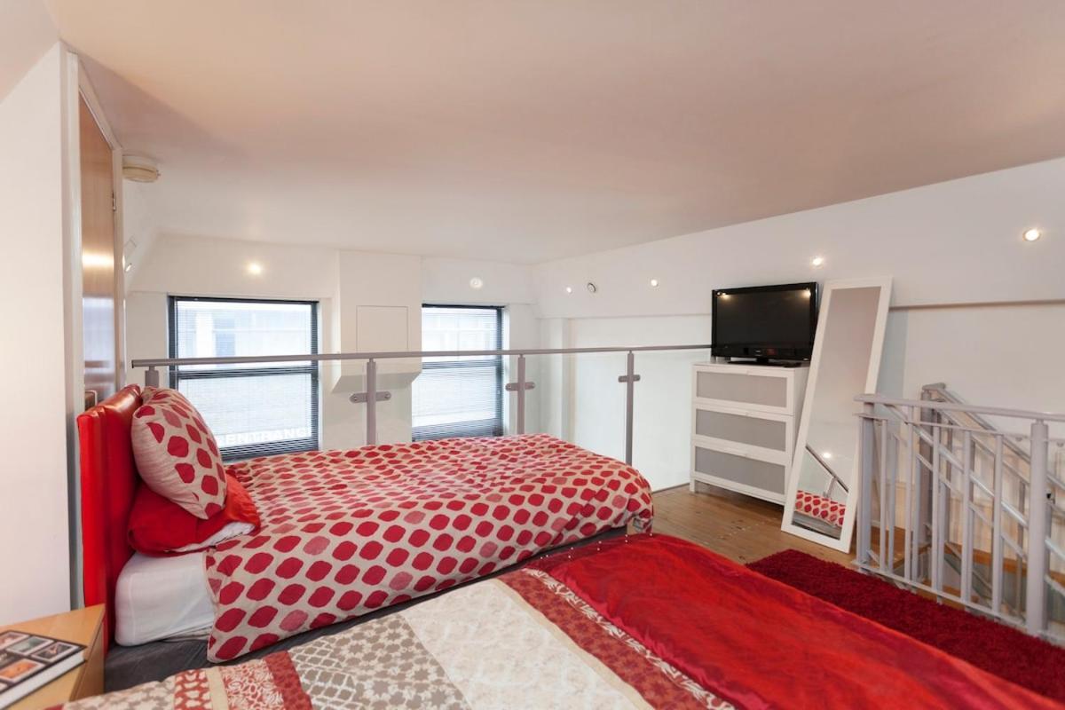 Apartment Centre 2 Double Bedrooms Duplex With 6 Proper Beds - Location, Close To Victoria Centre Shopping Centre With Two Bathrooms And Kitchen In Thurland Street - Parking Five Pounds A Day, Cars And Vans