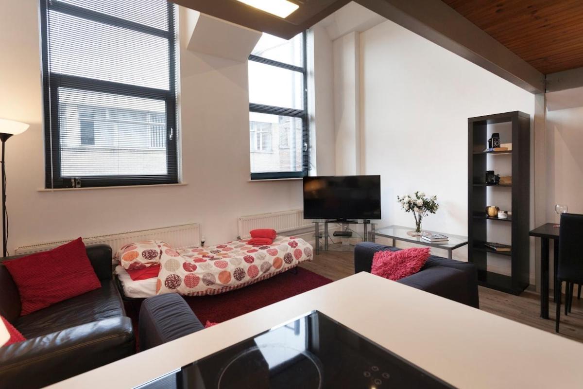 Centre 2 Double Bedrooms Duplex With 6 Proper Beds - Location, Close To Victoria Centre Shopping Centre With Two Bathrooms And Kitchen In Thurland Street - Parking Five Pounds A Day, Cars And Vans