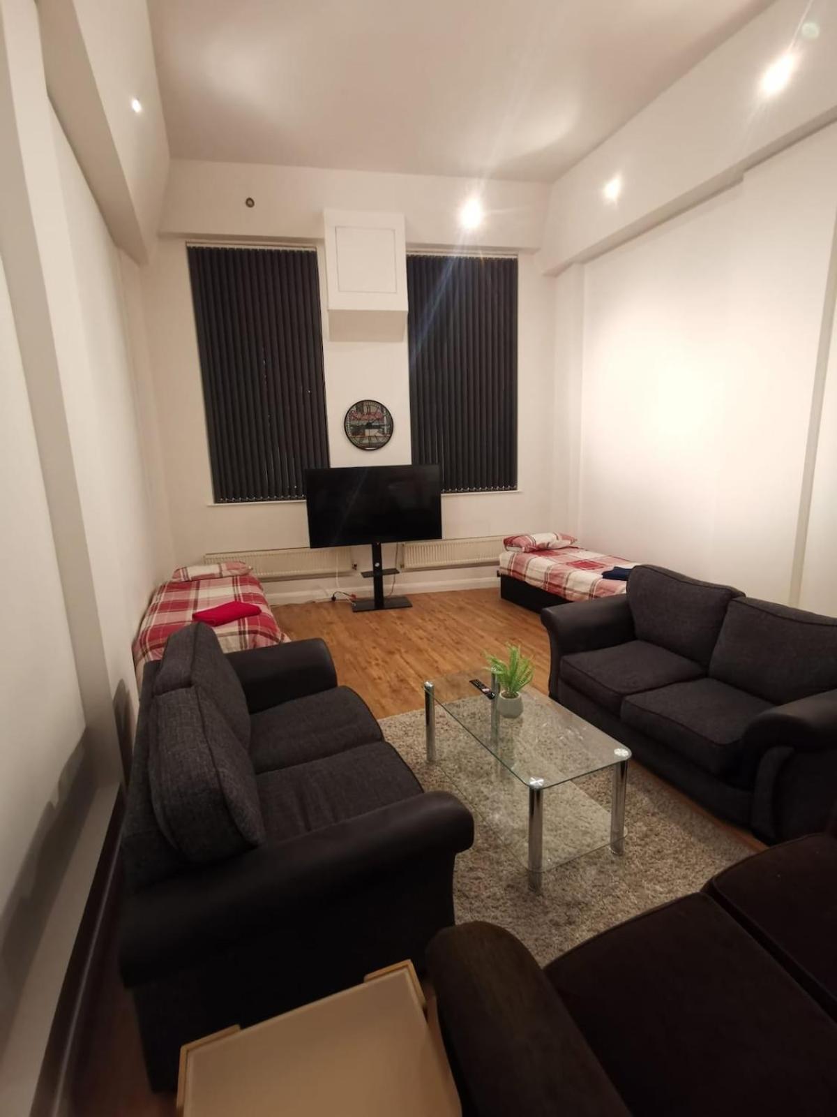 Centre 2 Double Bedrooms Duplex With 6 Proper Beds - Location, Close To Victoria Centre Shopping Centre With Two Bathrooms And Kitchen In Thurland Street - Parking Five Pounds A Day, Cars And Vans Apartment *