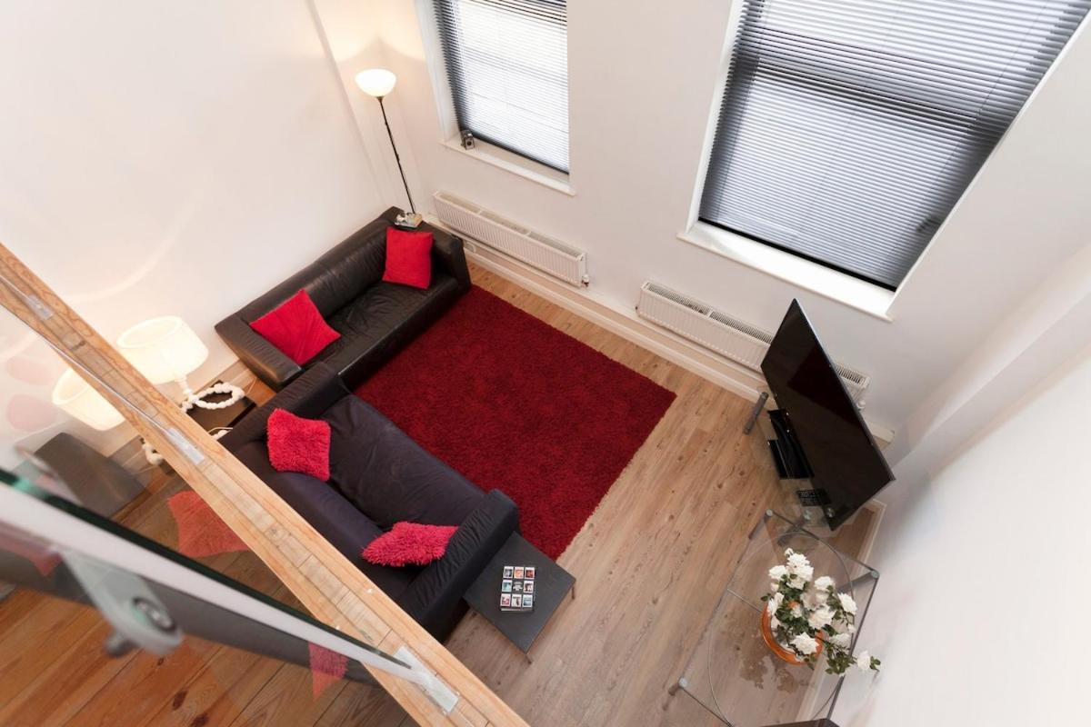 Apartment Centre 2 Double Bedrooms Duplex With 6 Proper Beds - Location, Close To Victoria Centre Shopping Centre With Two Bathrooms And Kitchen In Thurland Street - Parking Five Pounds A Day, Cars And Vans