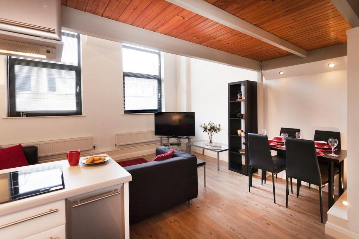 Centre 2 Double Bedrooms Duplex With 6 Proper Beds - Location, Close To Victoria Centre Shopping Centre With Two Bathrooms And Kitchen In Thurland Street - Parking Five Pounds A Day, Cars And Vans Apartment Nottingham
