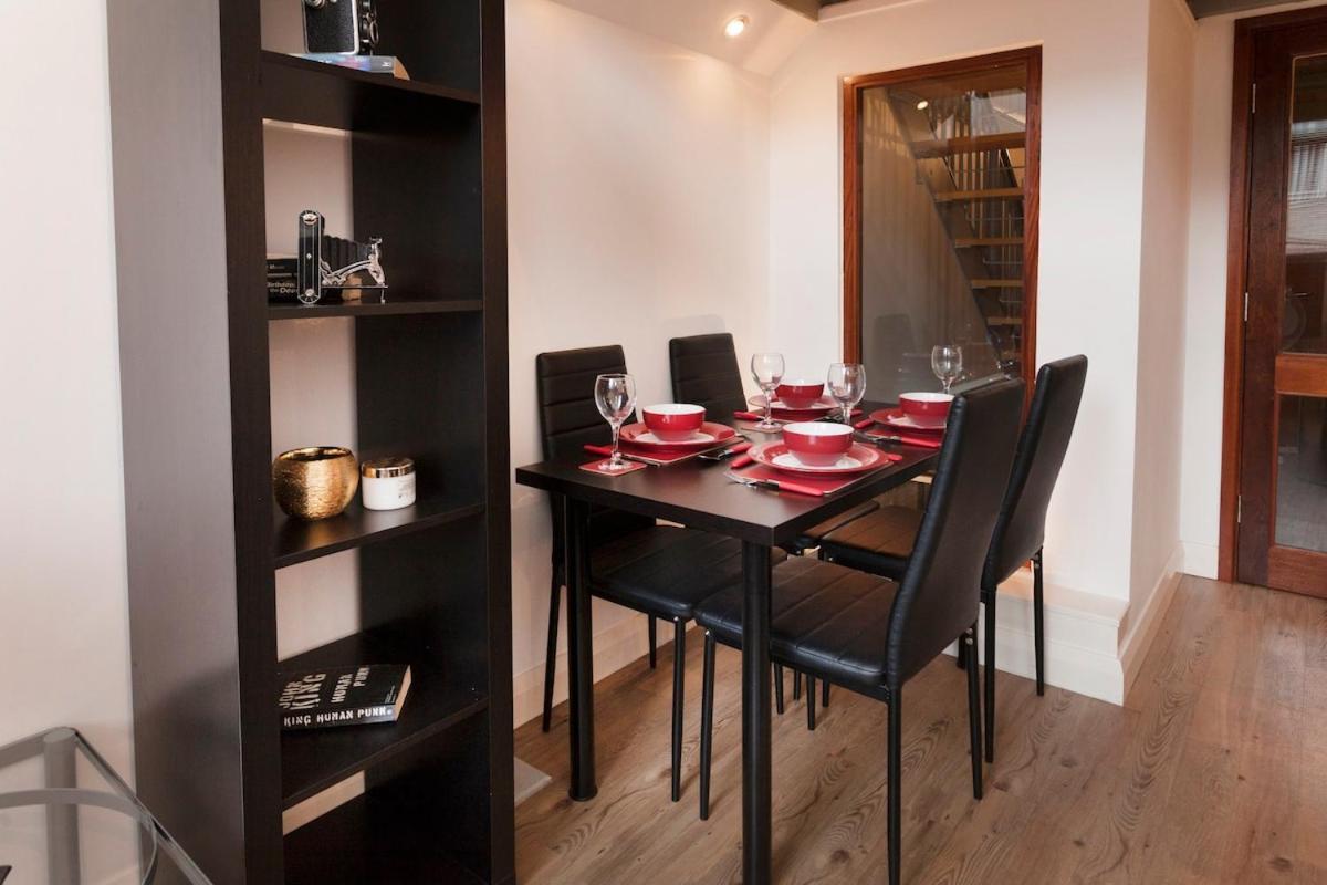 Centre 2 Double Bedrooms Duplex With 6 Proper Beds - Location, Close To Victoria Centre Shopping Centre With Two Bathrooms And Kitchen In Thurland Street - Parking Five Pounds A Day, Cars And Vans Apartment Nottingham