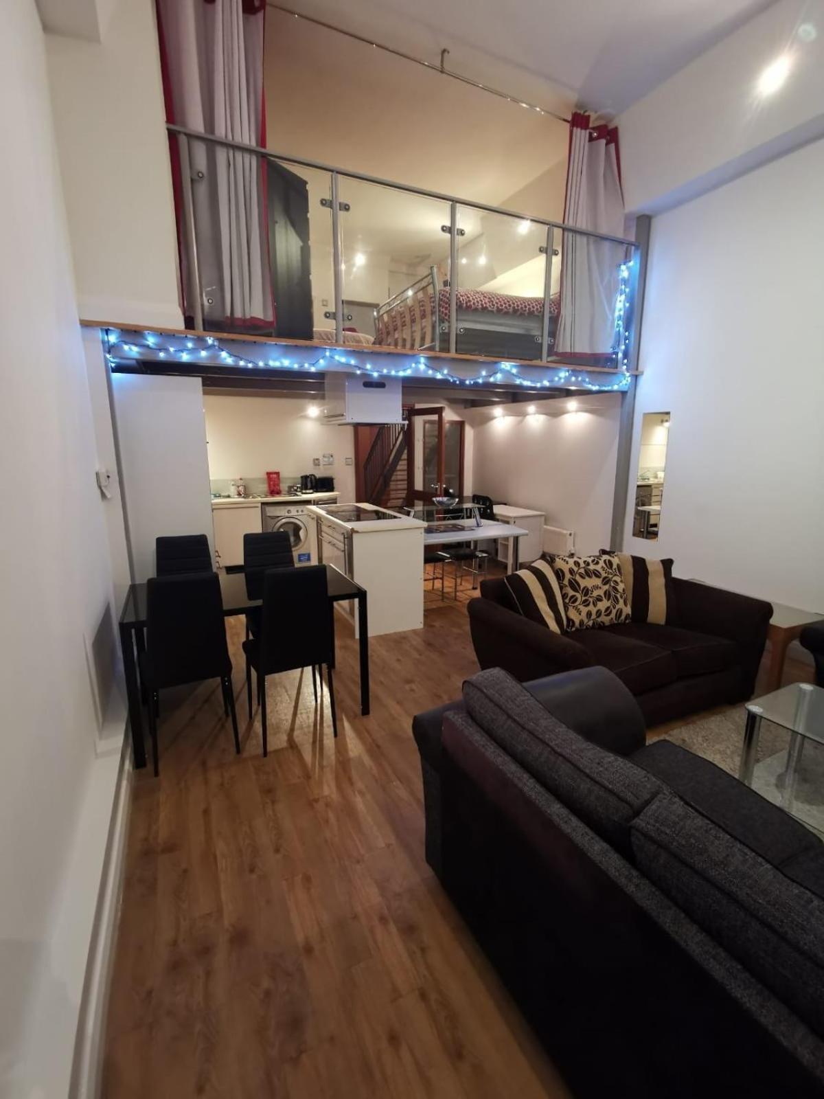 Apartment Centre 2 Double Bedrooms Duplex With 6 Proper Beds - Location, Close To Victoria Centre Shopping Centre With Two Bathrooms And Kitchen In Thurland Street - Parking Five Pounds A Day, Cars And Vans