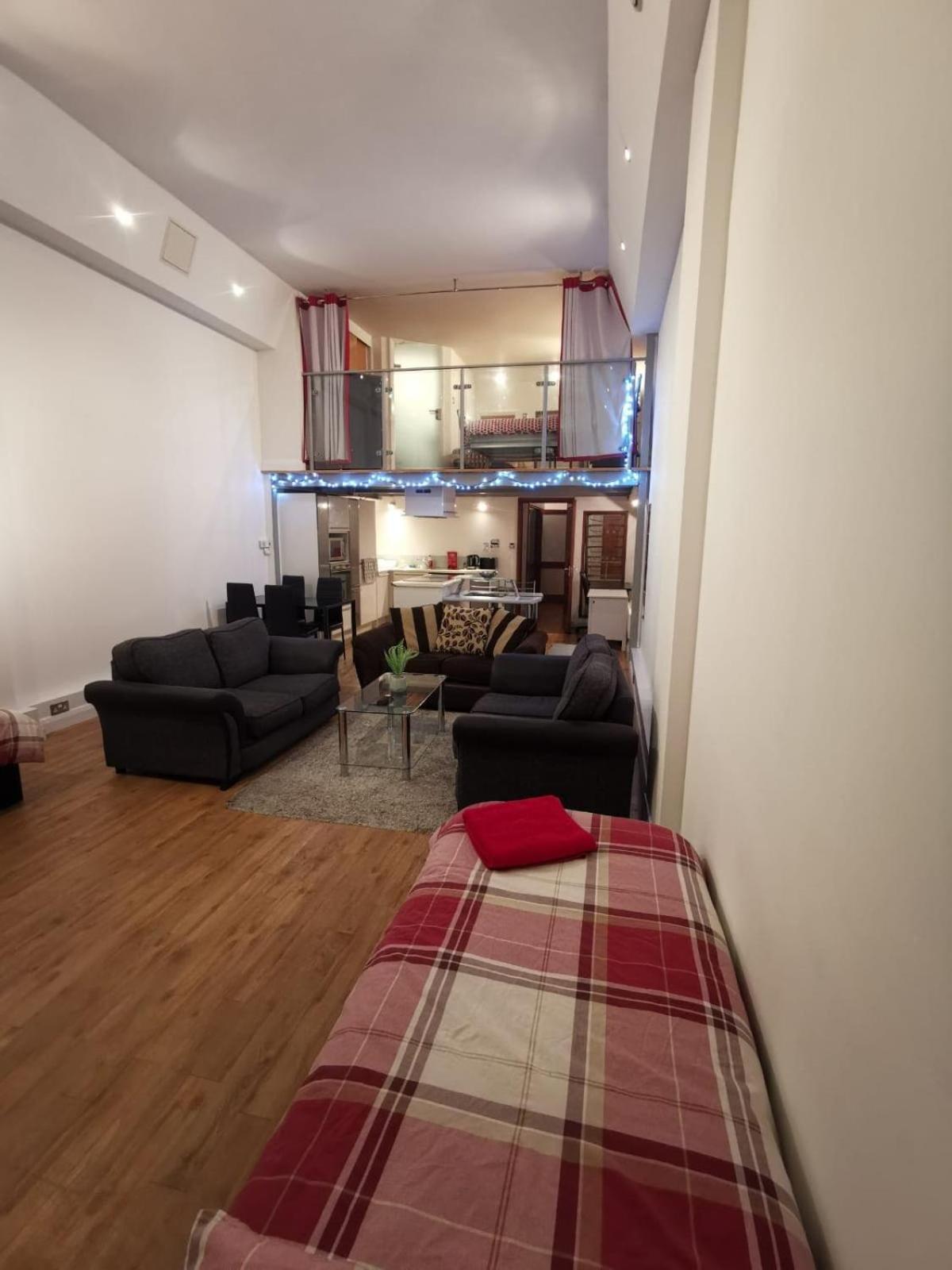 Centre 2 Double Bedrooms Duplex With 6 Proper Beds - Location, Close To Victoria Centre Shopping Centre With Two Bathrooms And Kitchen In Thurland Street - Parking Five Pounds A Day, Cars And Vans Apartment *