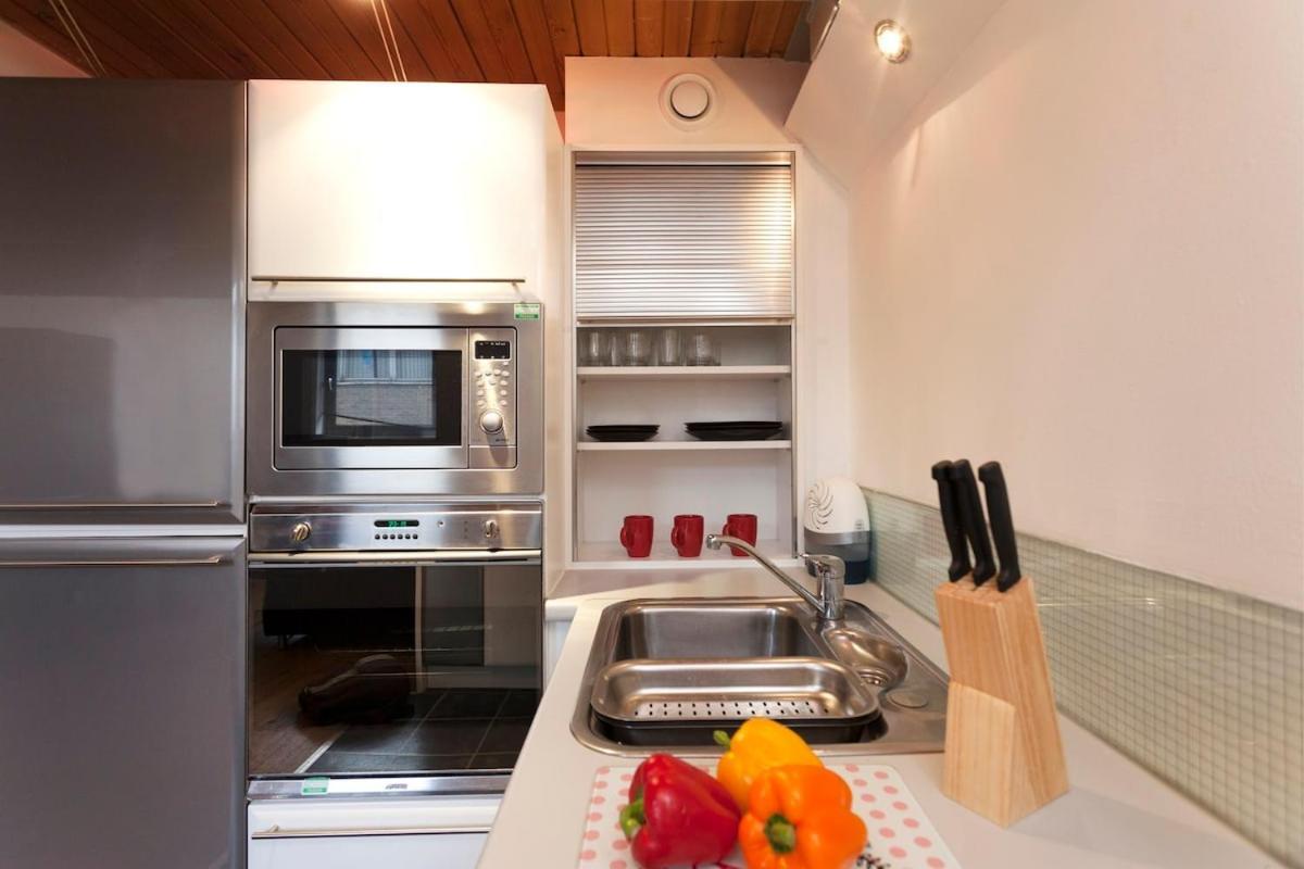 Apartment Centre 2 Double Bedrooms Duplex With 6 Proper Beds - Location, Close To Victoria Centre Shopping Centre With Two Bathrooms And Kitchen In Thurland Street - Parking Five Pounds A Day, Cars And Vans *