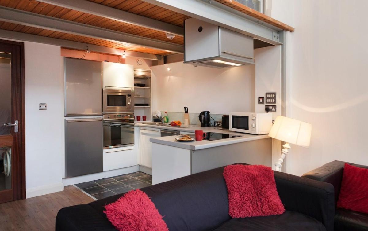 Centre 2 Double Bedrooms Duplex With 6 Proper Beds - Location, Close To Victoria Centre Shopping Centre With Two Bathrooms And Kitchen In Thurland Street - Parking Five Pounds A Day, Cars And Vans Apartment Nottingham
