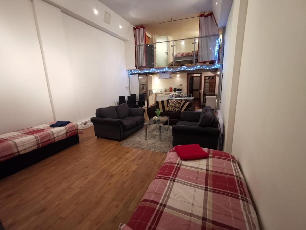 Centre 2 Double Bedrooms Duplex With 6 Proper Beds - Location, Close To Victoria Centre Shopping Centre With Two Bathrooms And Kitchen In Thurland Street - Parking Five Pounds A Day, Cars And Vans * Nottingham