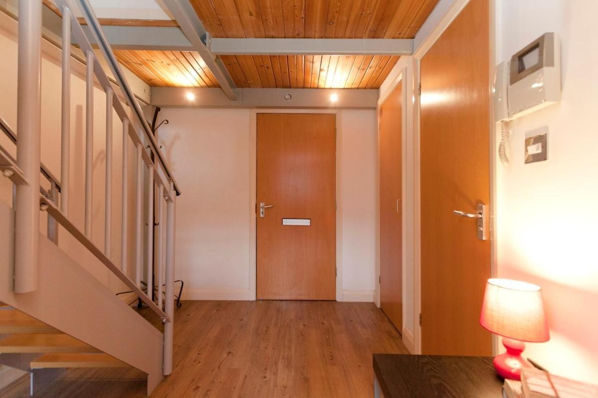 Centre 2 Double Bedrooms Duplex With 6 Proper Beds - Location, Close To Victoria Centre Shopping Centre With Two Bathrooms And Kitchen In Thurland Street - Parking Five Pounds A Day, Cars And Vans Apartment