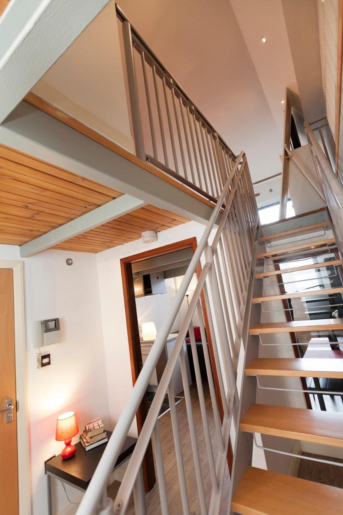 Centre 2 Double Bedrooms Duplex With 6 Proper Beds - Location, Close To Victoria Centre Shopping Centre With Two Bathrooms And Kitchen In Thurland Street - Parking Five Pounds A Day, Cars And Vans Apartment *