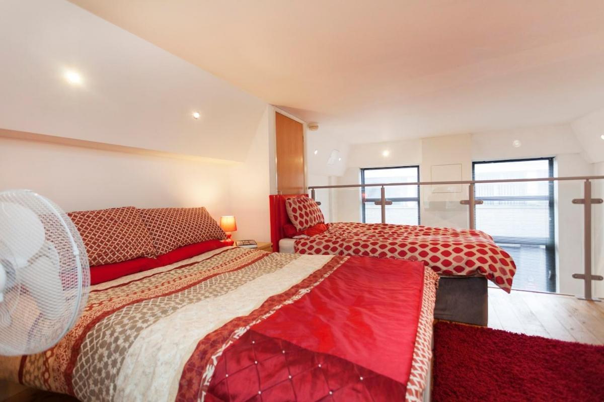 Centre 2 Double Bedrooms Duplex With 6 Proper Beds - Location, Close To Victoria Centre Shopping Centre With Two Bathrooms And Kitchen In Thurland Street - Parking Five Pounds A Day, Cars And Vans Apartment Nottingham